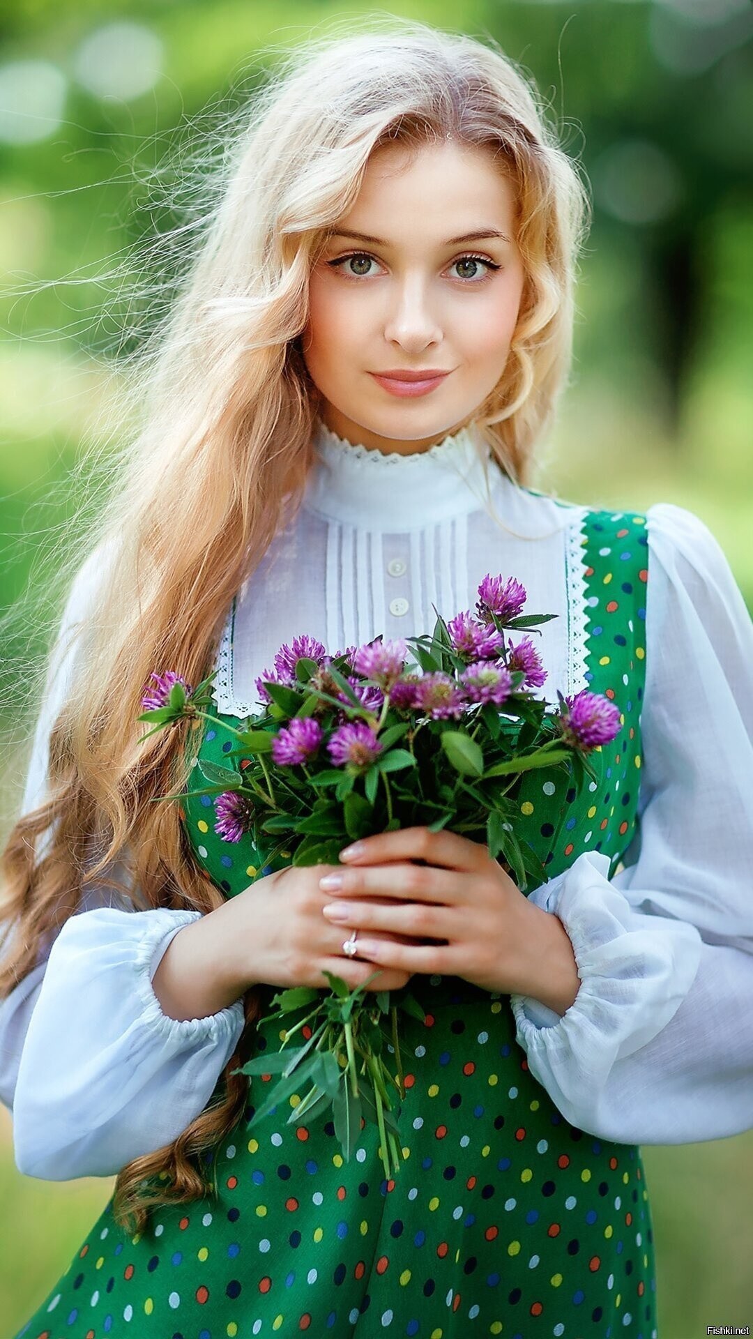 Girls in Slavic costumes in Hengyang